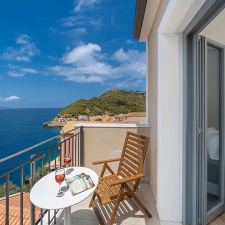 Assos Rockshore House Hébergement de vacances *